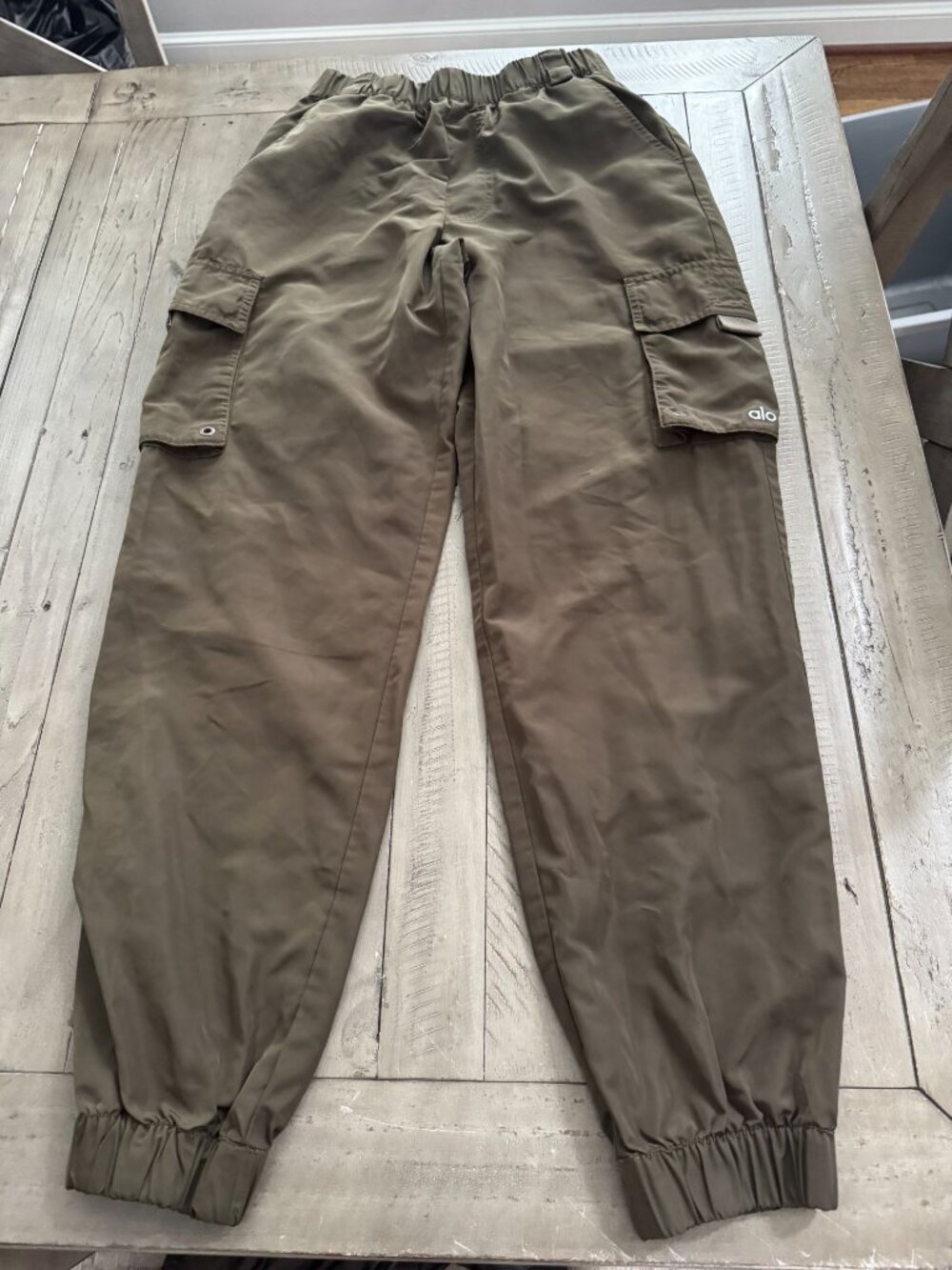 ALO Yoga It Girl Cargo Jogger Pants Dark Olive Green Size Small